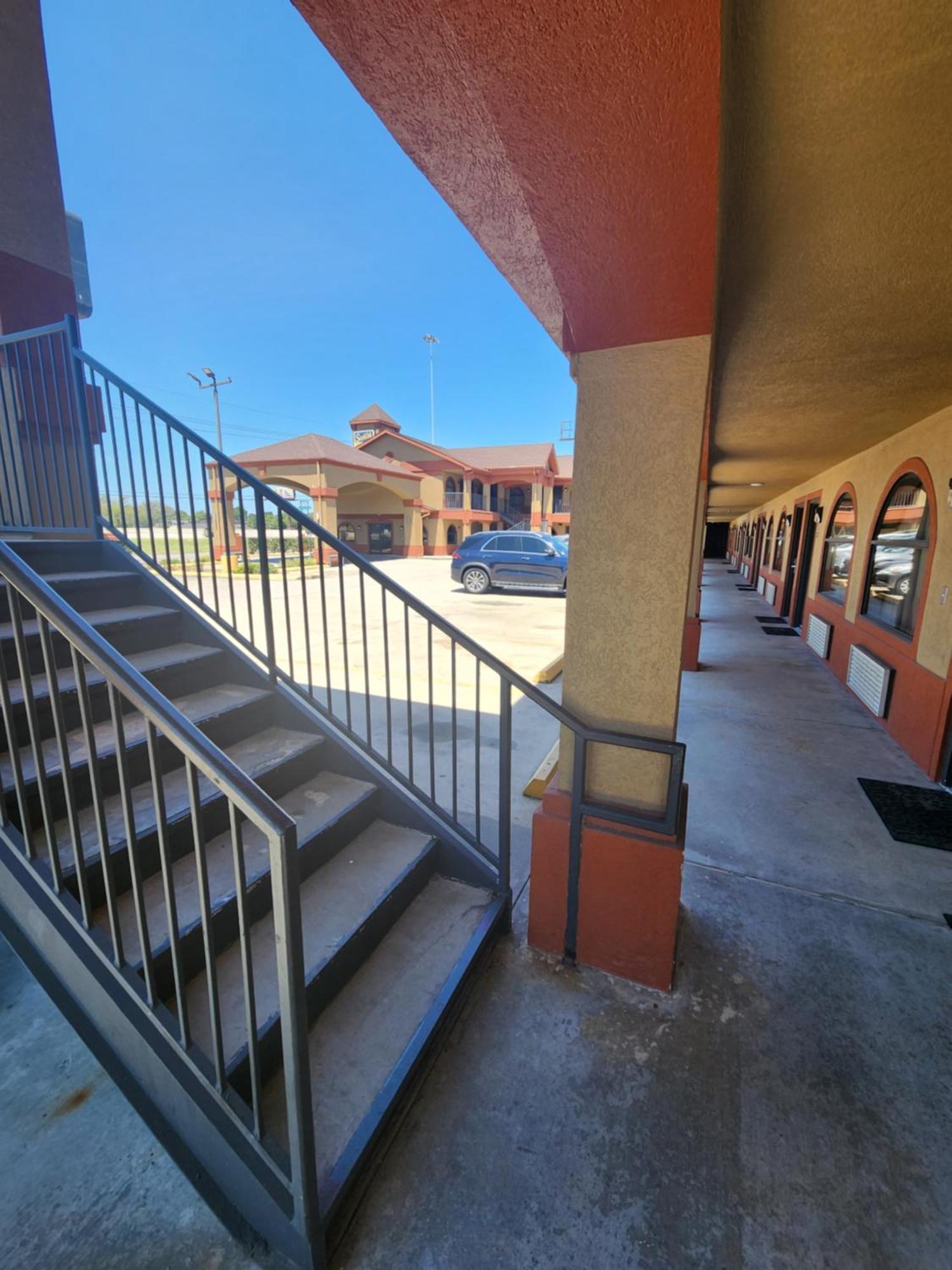 Scottish Inn And Suites Beaumont Exterior photo